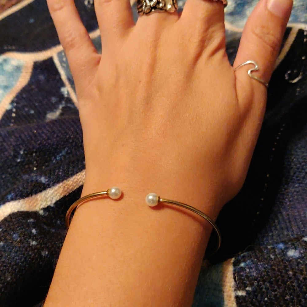 Adjustable bangle bracelet